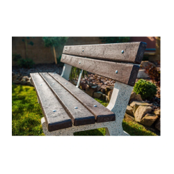 Betónová lavička Seo s operadlom