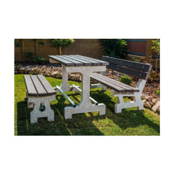 Betonové posezení Litava