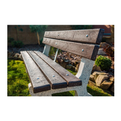 Betonové posezení Litava